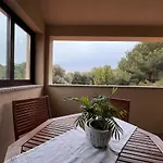 Quiet Apartment-free Parking