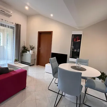 Quiet Apartment-free Parking