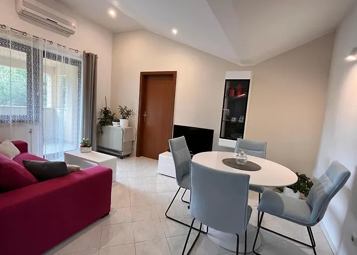 Quiet Apartment-free Parking