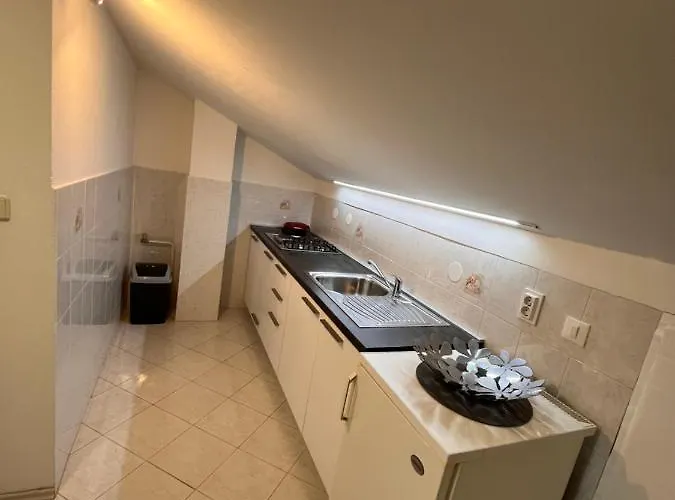 Quiet Apartment-free Parking *