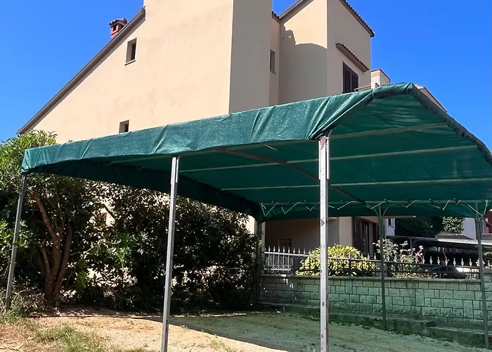 Quiet Apartment-free Parking Ρόβινι