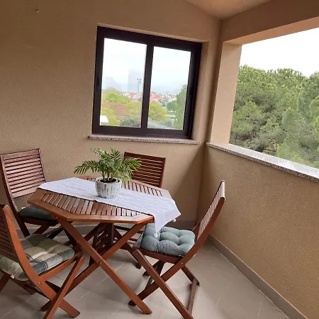 Quiet Apartment-free Parking شقة *