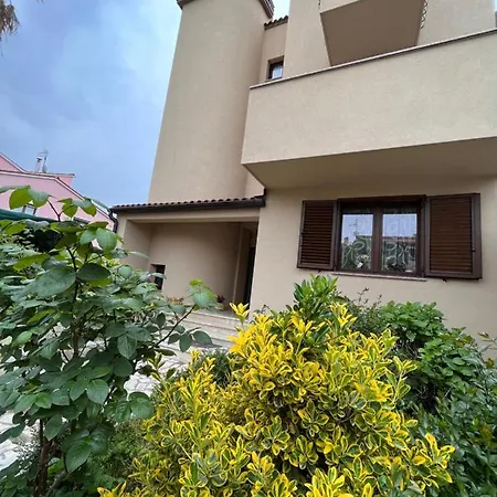 Quiet Apartment-Free Parking Apartment *