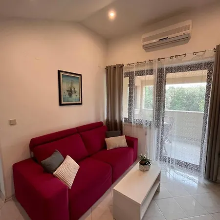 Quiet Apartment-free Parking شقة