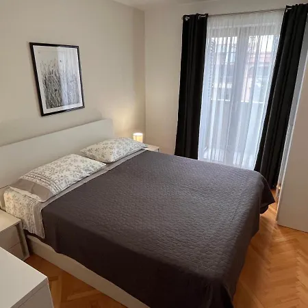 Quiet Apartment-Free Parking Apartment