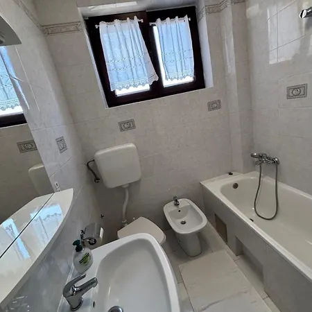 Quiet Apartment-Free Parking *