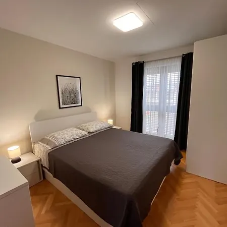 Quiet Apartment-free Parking Ровинь