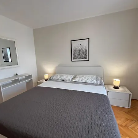 Quiet Apartment-free Parking * Ровинь